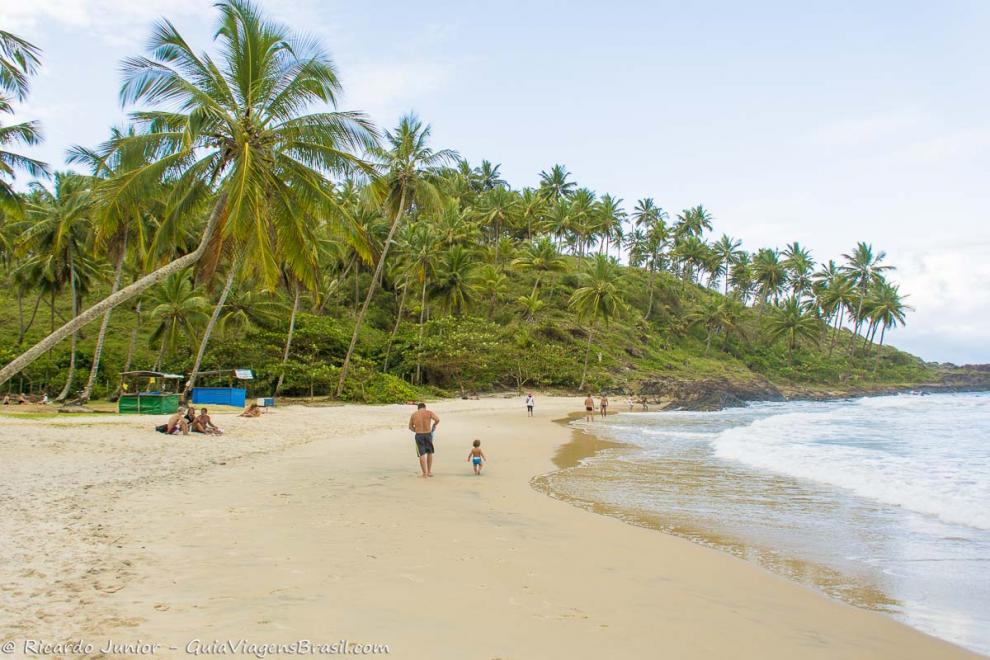 Imagem turistas na linda praia-Praia do Resende.